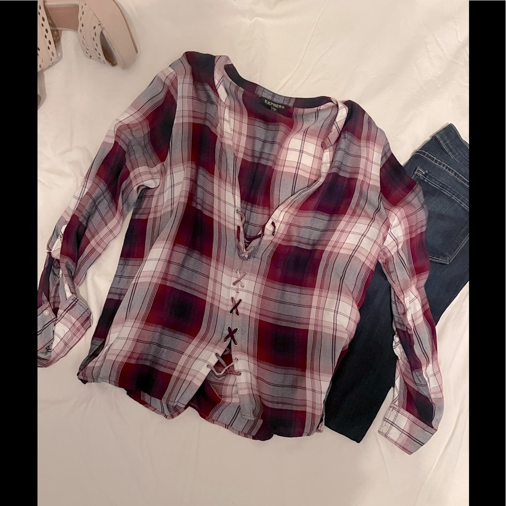 EXPRESS V-NECK PLAID LACE UP TOP L